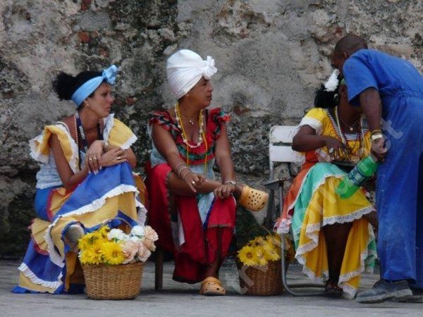 Индекс кубинской. Кубинский национальный костюм женский. Кубинская Национальная одежда. Кубинцы национальный костюм. Кубинские женщины фото.