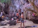 На пляже в Таиланде ждут не только дайверов, но и скалолазов